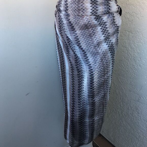 37”x72” Chevron Design Beige and Browns Scarf - Picture 5 of 6